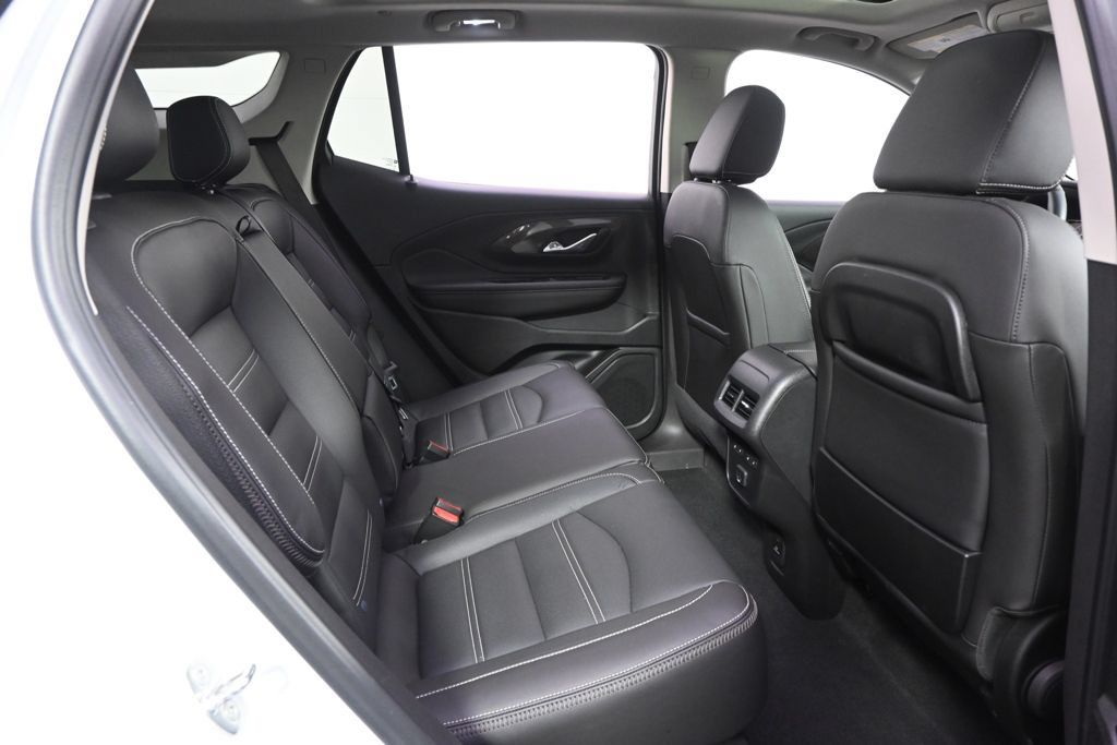 Used 2023 GMC Terrain Denali w/ Denali Premium Package AWD/4WD image 18