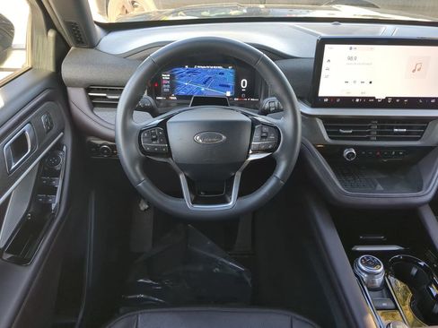 Used 2025 Ford Explorer Platinum image 16