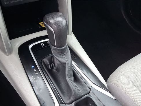 Used 2022 Toyota Corolla Cross LE image 12