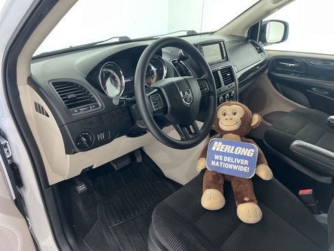 Used 2020 Dodge Grand Caravan SE w/ UConnect Hands-Free Group FWD image 8