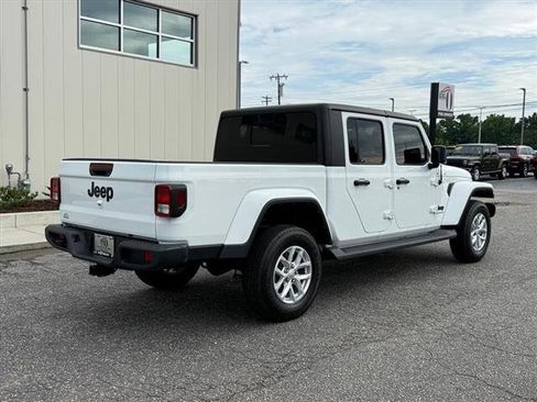 Certified 2023 Jeep Gladiator Sport AWD/4WD image 3