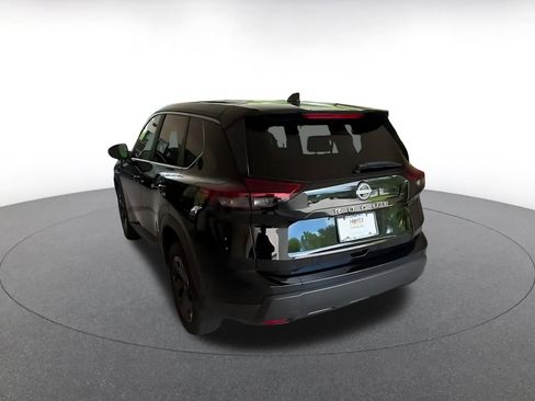 Used 2025 Nissan Rogue SV FWD image 11