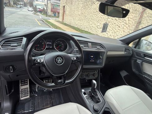 Used 2020 Volkswagen Tiguan SE R-Line image 22