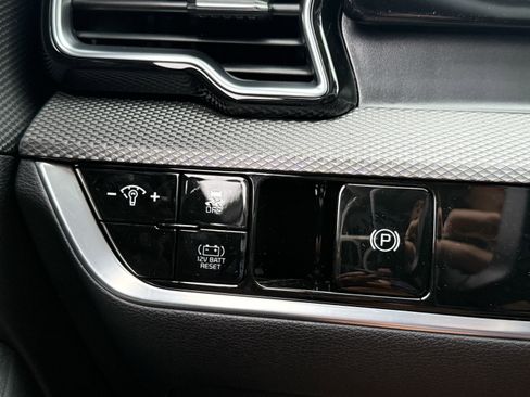 New 2025 Kia Sportage LX image 17