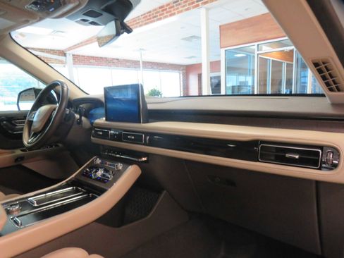 Used 2020 Lincoln Aviator Reserve w/ Equipment Group 202A image 30