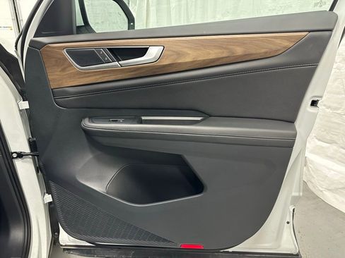 Used 2025 Volkswagen Atlas SE image 57