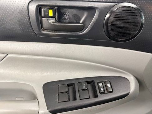 Used 2013 Toyota Tacoma PreRunner image 26