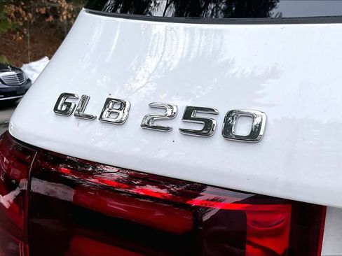 New 2026 Mercedes-Benz GLB 250 4MATIC image 7