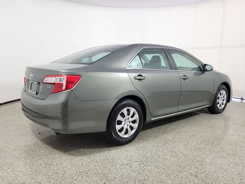 Used 2014 Toyota Camry LE image 5