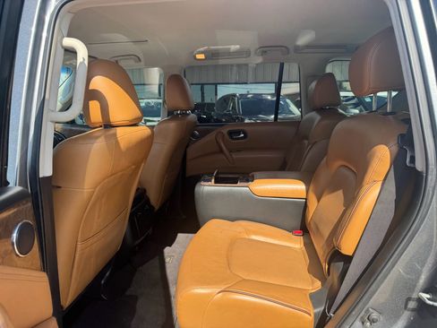 Used 2017 INFINITI QX80 Signature Edition RWD image 16
