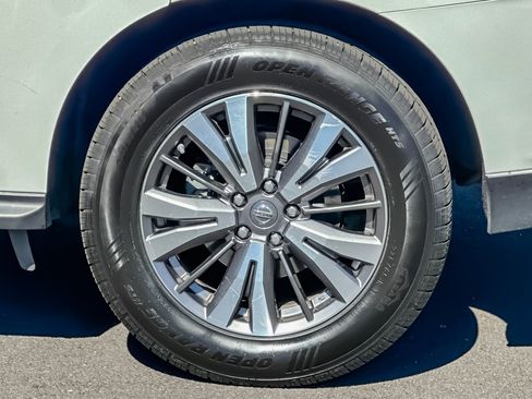 Used 2018 Nissan Pathfinder SV image 37