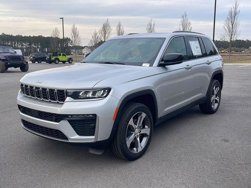 New 2026 Jeep Grand Cherokee Limited RWD image 3