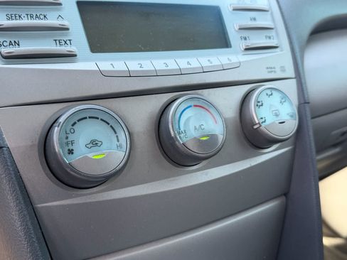 Used 2007 Toyota Camry LE FWD image 13