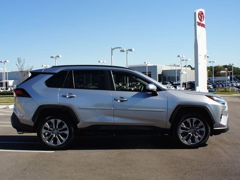 Used 2025 Toyota RAV4 XLE Premium image 21