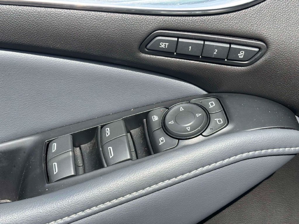 Used 2023 Buick Enclave Premium w/ Experience Buick Package AWD/4WD image 9