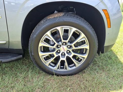 New 2026 GMC Yukon Denali w/ LPO, Floor Liner Package AWD/4WD image 9