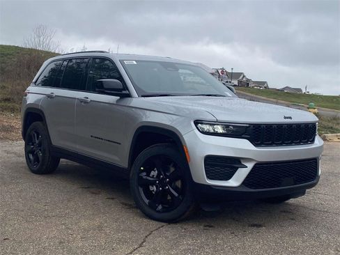 New 2025 Jeep Grand Cherokee Altitude image 32
