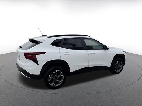 Used 2025 Chevrolet Trax LT image 14