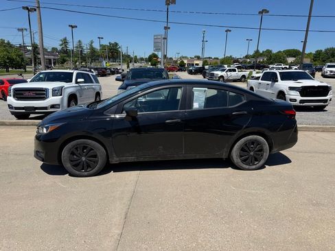 Used 2024 Nissan Versa S FWD image 9