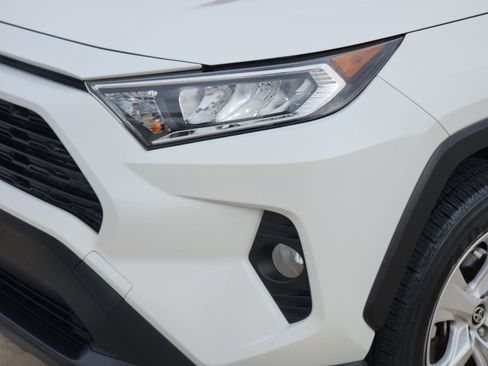 Used 2020 Toyota RAV4 XLE w/ Convenience Package image 6