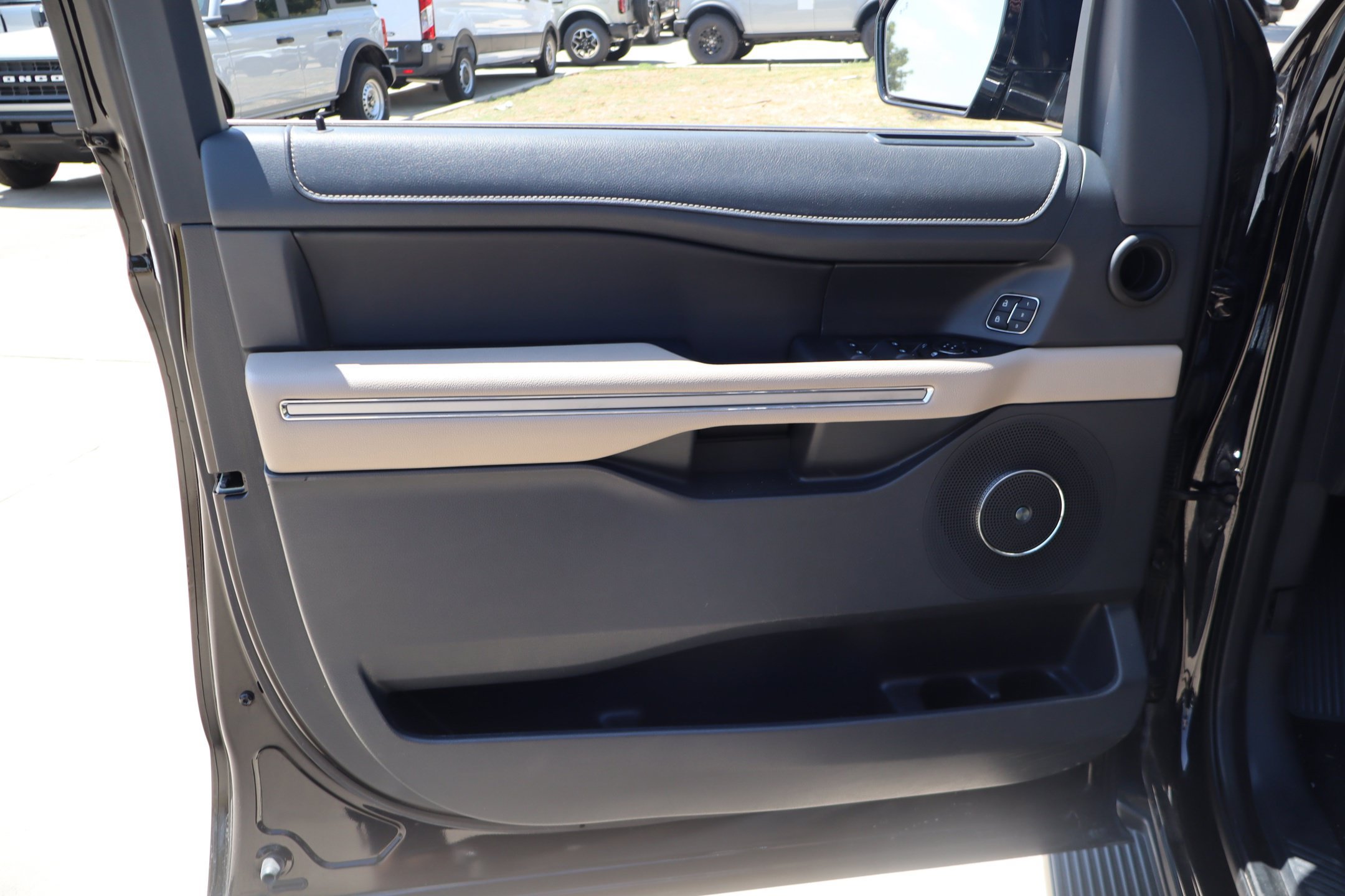 Used 2024 Ford Expedition Max Limited RWD image 14