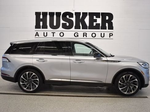 Used 2020 Lincoln Aviator Reserve w/ Equipment Group 202A AWD/4WD image 2