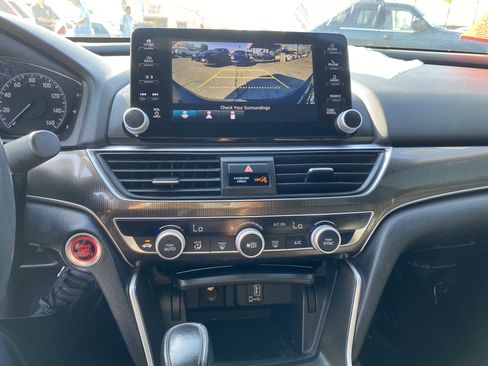 Used 2018 Honda Accord Sport image 12