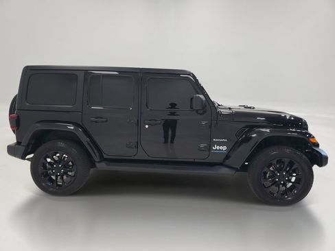 Used 2023 Jeep Wrangler Unlimited Sahara AWD/4WD image 4