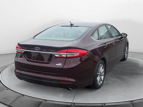 Used 2017 Ford Fusion SE w/ Fusion SE Technology Package FWD image 5