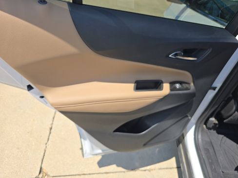 Used 2022 Chevrolet Equinox Premier FWD image 11