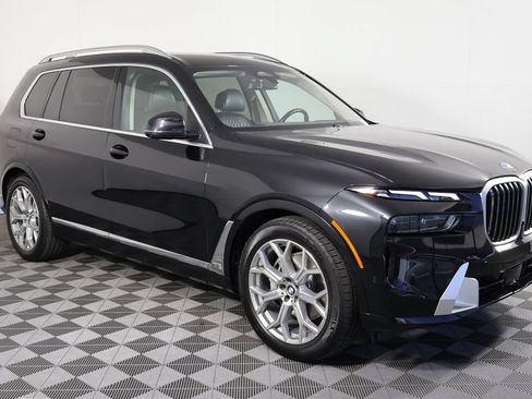 Used 2023 BMW X7 xDrive40i AWD/4WD image 3