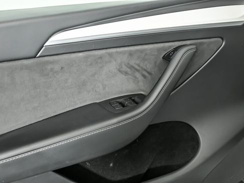 Used 2023 Tesla Model Y Long Range AWD/4WD image 13