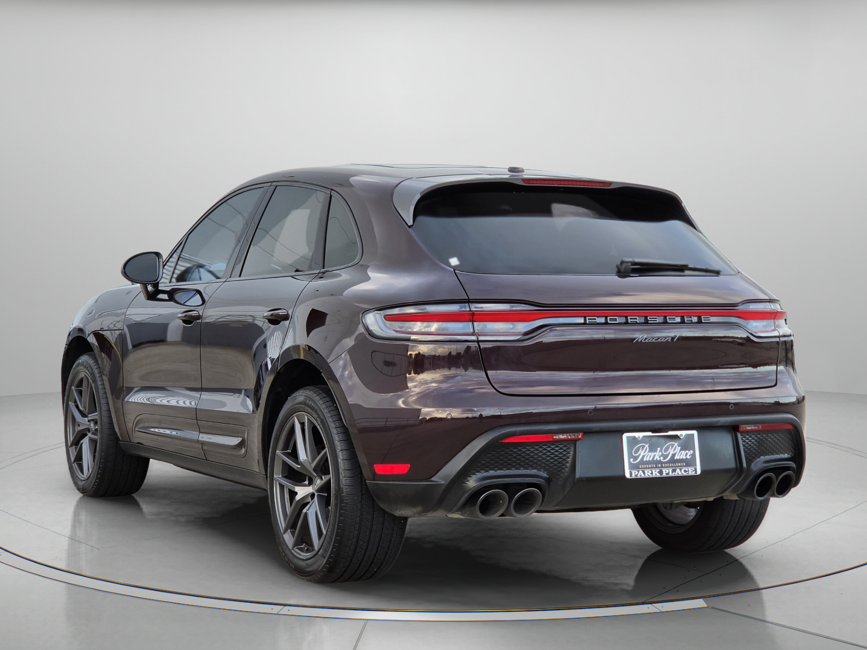 Used 2023 Porsche Macan Turbo AWD/4WD image 3