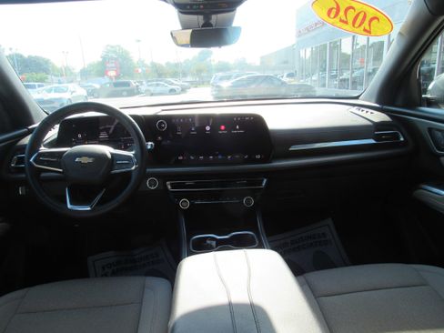 Used 2026 Chevrolet Traverse LT w/ Driver Confidence Package FWD image 19