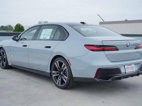 New 2026 BMW 740i w/ Premium Package RWD image 7