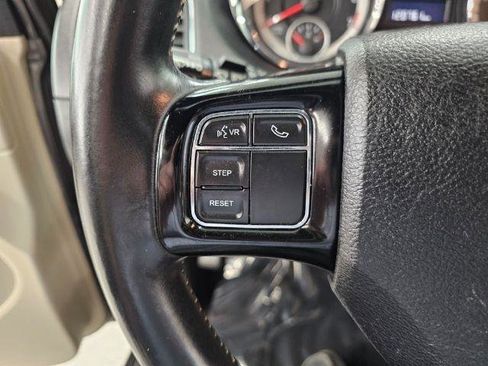 Used 2018 Dodge Grand Caravan SXT image 11