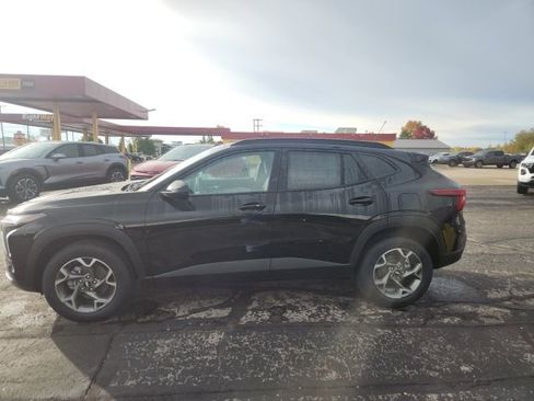 New 2026 Chevrolet Trax LT w/ Driver Confidence Package image 19