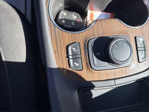 Used 2023 GMC Acadia SLE w/ Driver Convenience Package image 32