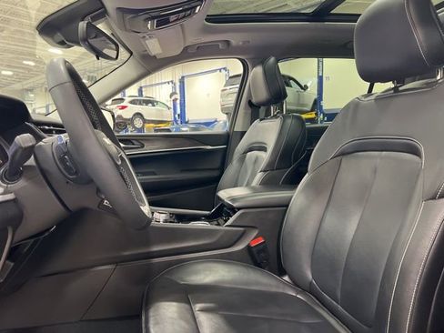 Used 2023 Jeep Grand Cherokee L Limited w/ Black Appearance Package image 10