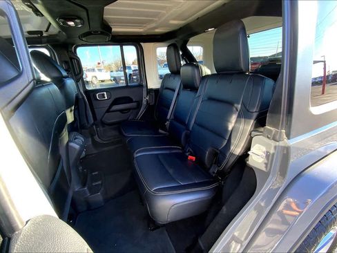 Used 2018 Jeep Wrangler Unlimited Sahara image 21