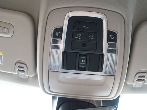 Used 2022 RAM 1500 Laramie AWD/4WD image 30
