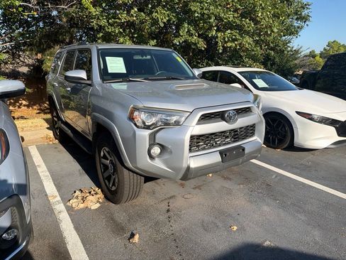 Used 2018 Toyota 4Runner TRD Off-Road AWD/4WD image 2
