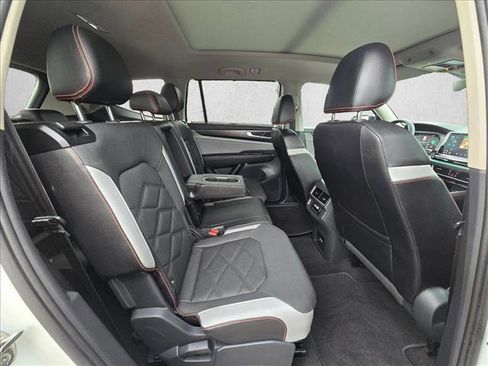Used 2024 Volkswagen Atlas Peak Edition SE AWD/4WD image 19
