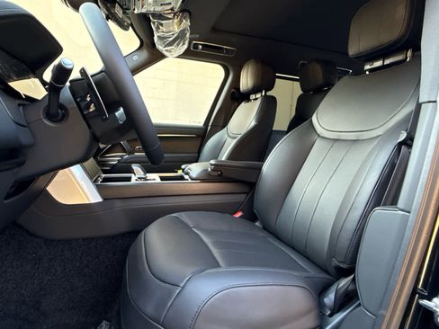 New 2026 Land Rover Range Rover Long Wheelbase SE image 13