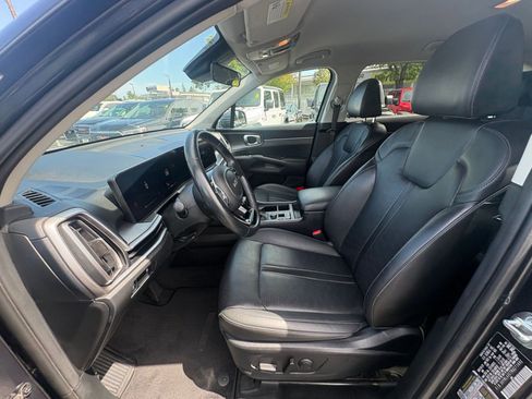 Used 2024 Kia Sorento S FWD image 29