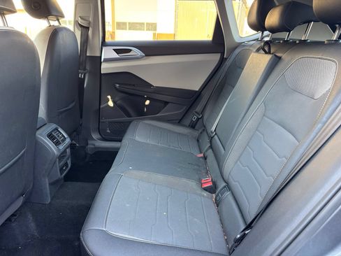 Used 2025 Volkswagen Taos SE FWD image 9