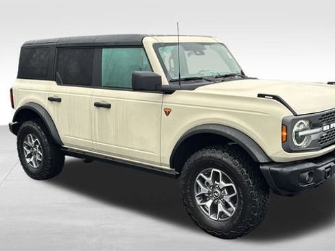 Used 2025 Ford Bronco Badlands image 32