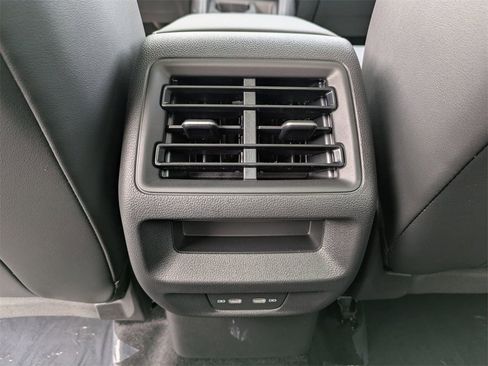 New 2026 Volkswagen Tiguan SE image 28