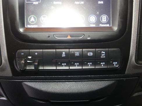 Used 2018 RAM 3500 Tradesman w/ Chrome Appearance Group image 32