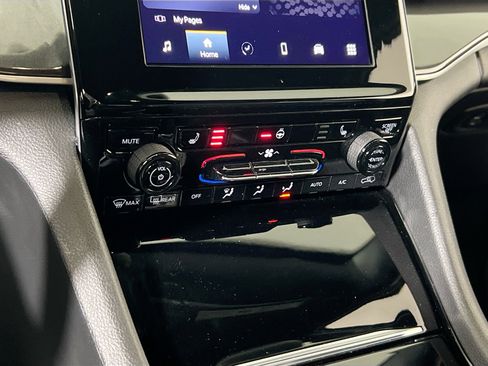 Used 2023 Jeep Grand Cherokee Altitude AWD/4WD image 15
